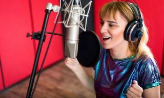 How Should Voice Overs Be Used in Ads