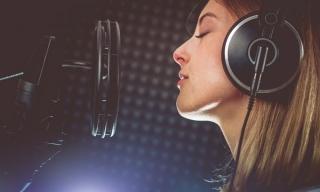 Qualities to Look for in a Spanish Voice Over Talent